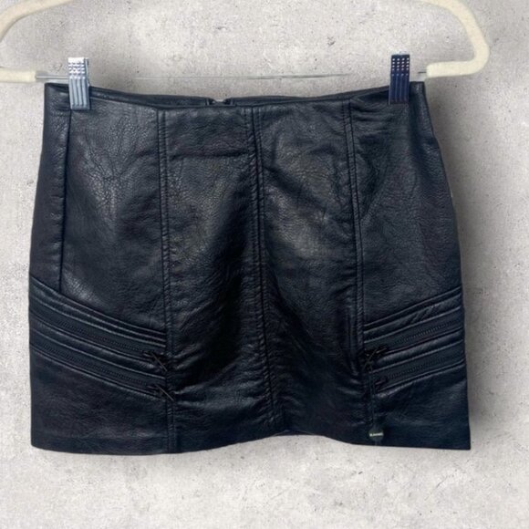 NWT Blank NYC Faux Leather Moto Zipper Mini Skirt Black Size 25 or XS Biker Boho - Picture 3 of 12